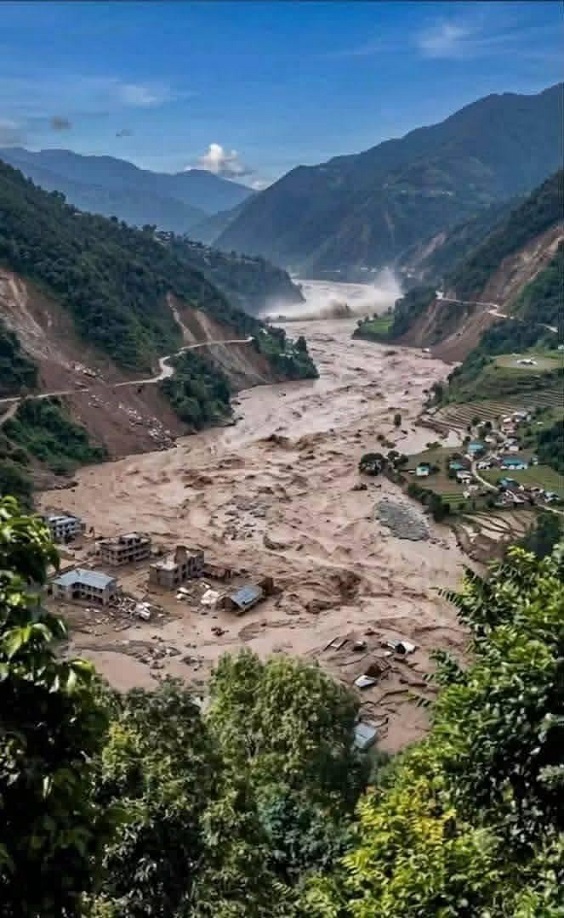 चीनतर्फबाट आएको भीषण बाढीले नेपालमा मच्चाएको विपत्ति : प्रकृतिको चेतावनी र तयारीको अपरिहार्यता